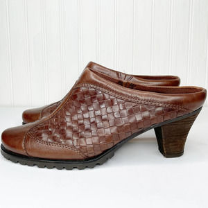 Softwalk brown woven leather comfort heel clogs size 10